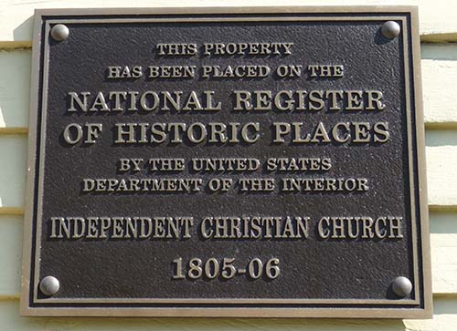 plaque designating Gloucester Universalist Unitarian as being in the register of historical places